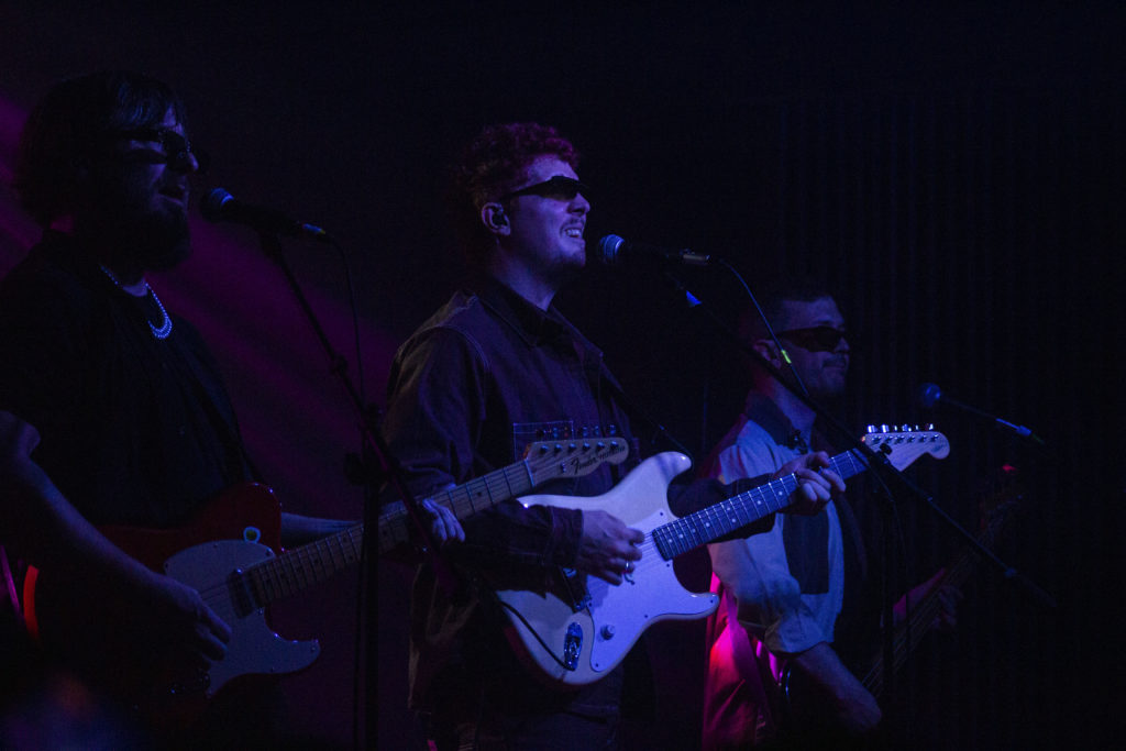 Rayos Láser en el Bajo Circuito: Un viaje musical que abraza pasado y presente. 1 Rayos_laser_Bajo_circuito