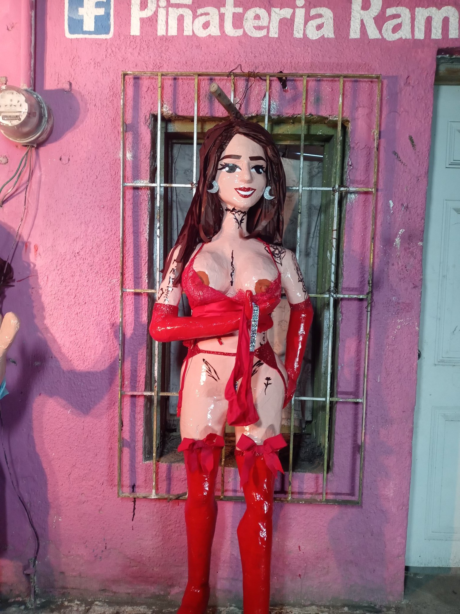 Karely Ruiz, Piñata,