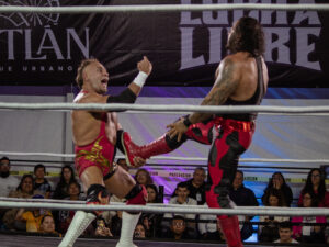 Demonio Infernal se lleva el cinturón peso pesado de Lucha libre Elite en el parque urbano Aztlán 1 MG 9627