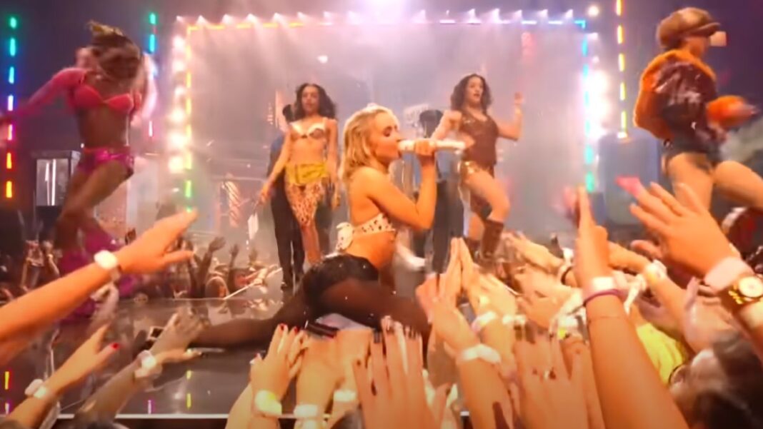 Sabrina Carpenter en los VMA's