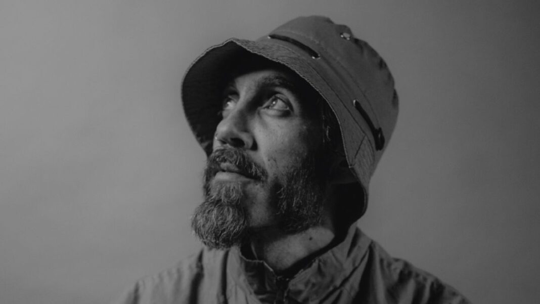 Concierto de clausura del semestre 2025-II de la UACM Cuautepec con el músico Lengualerta en la explanada de la biblioteca.