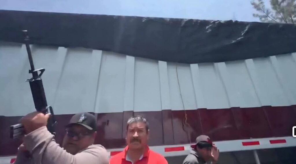 Captan hombre armado durante bloqueo de maestros de la CNTE en Mitla, Oaxaca