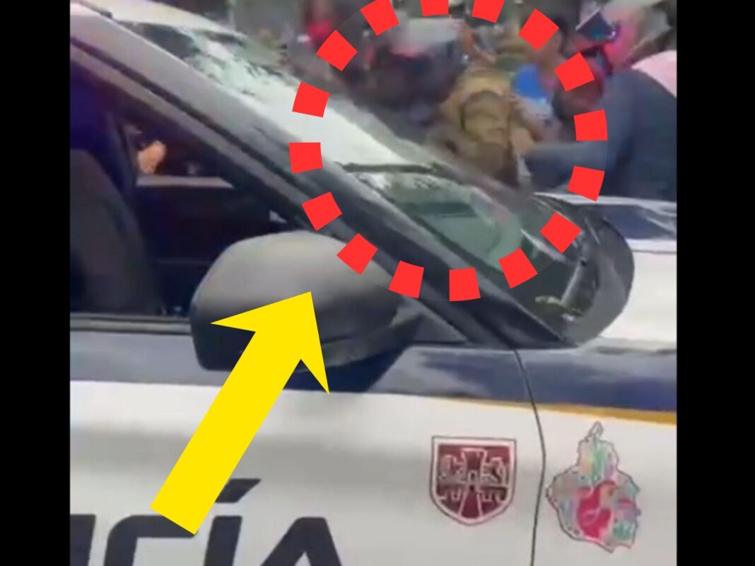 Una turba de 30 personas destrozó el parabrisas de una camioneta cerca de Galerías Coapa